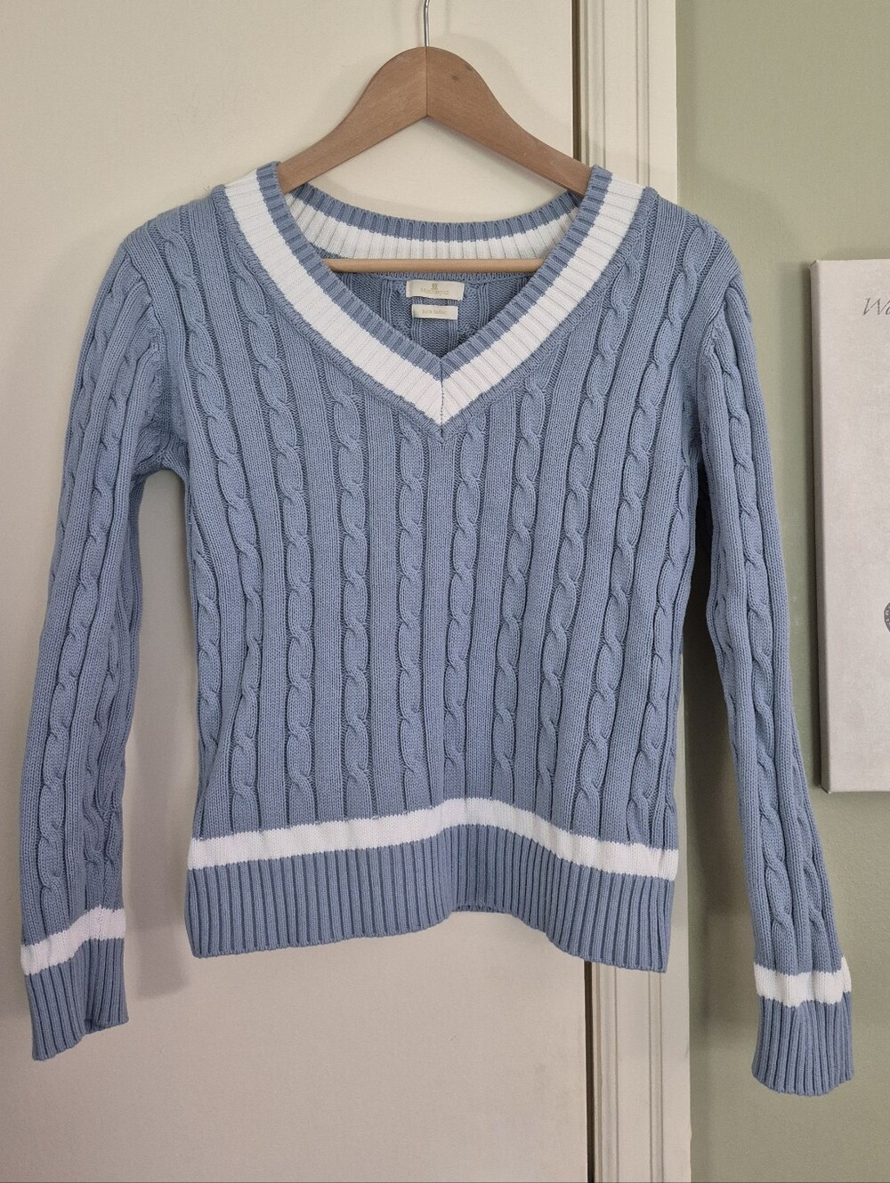 EUC Cotton Cable V-neck Cricket Sweater, S